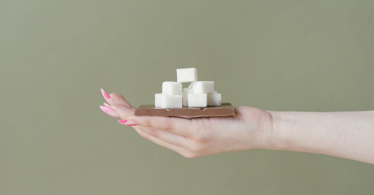 Comment éviter les aliments riches en sucres ajoutés : guide pratique pour réduire votre consommation